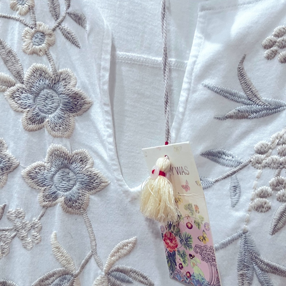 SALE!  NWT Johnny Was White Floral Embroidered Top